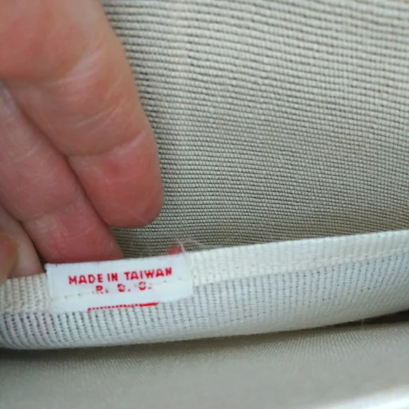 Vintage 70's Boho Crocheted Straw Small Tote Style Purse With Wood Bead & Tassel - Picture 15 of 16